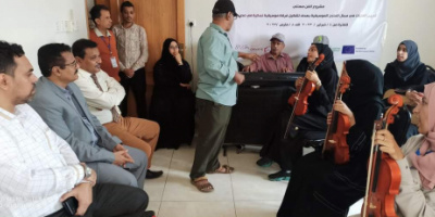 مدير المنصورة يشيد بدور مؤسسة عدن للفنون على تأسيس أول فرقة موسيقية نسائية في البلد