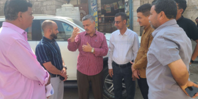 محلية صيرة تسلم موقع مشروع رصف شارع سالم علي بحي الخساف للجهة المنفذة