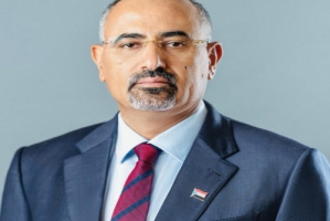 الرئيس الزُبيدي يُعزَّي في وفاة المناضل رفيق الكوري