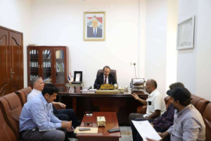 المحافظ بن ماضي يرأس اجتماعًا لاعتماد آلية لتنسيق العمل بين الجهات المعنية بالمشاريع الخدمية والتنموية