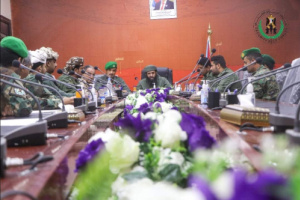 العميد الوالي يترأس اجتماعاً بقادة الأحزمة الأمنية في مقر القيادة العامة بالعاصمة عدن