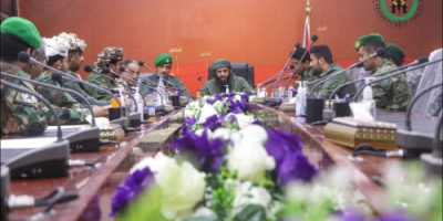 العميد الوالي يترأس اجتماعاً بقادة الأحزمة الأمنية في مقر القيادة العامة بالعاصمة عدن