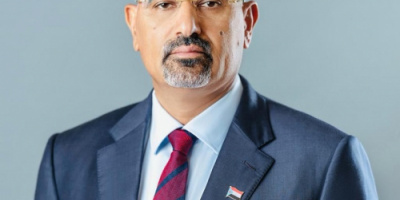 الرئيس الزُبيدي يُعزَّي في وفاة الشيخ مثنى عبدالله بن لغبر