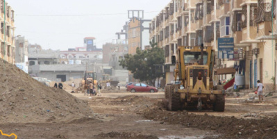 الجهة المنفذة تباشر أعمال استكمال إنشاء الشارع الخلفي لمدينة إنماء بعدن