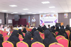 ثقافية انتقالي حضرموت تحتفي بعيد الأم ويوم المسرح العالمي، بعمل مسرحي بعنوان أم الشهيد