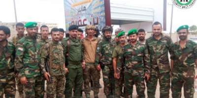 قائد حزام لحج يكرم أفراد وضباط نقطة مدخل الخضراء