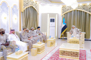 الرئيس الزُبيدي يستقبل وفداً من قيادة القوات المشتركة للتحالف العربي