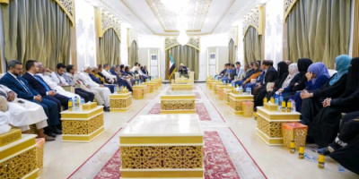 الرئيس الزُبيدي يعقد اجتماعا بالهيئة الإدارية للجمعية الوطنية