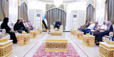 الرئيس الزُبيدي يعقد اجتماعا برئاسة وأعضاء مركز دعم صناعة القرار في المجلس