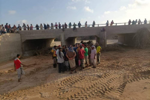 المحافظ بن الوزير يكلف الوكيل باعوضة للوقوف على أضرار السيول في جلعة بمديرية رضوم