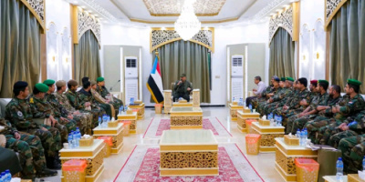 الرئيس الزُبيدي يترأس اجتماعاً موسعاً للقيادات الأمنية الجنوبية 