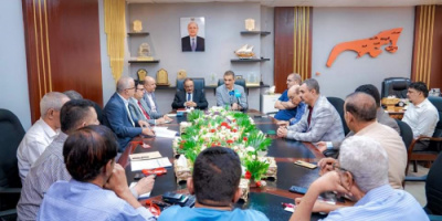 لملس يدعو الخطوط الملاحية إلى تسيير رحلات مباشرة لميناء عدن
