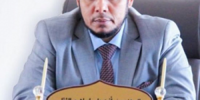 بإشراف المحافظ الثقلي .. توزيع مساعدات غذائية في سقطرى