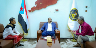 اللواء بن بريك يلتقي الأمين العام لنادي شعب حضرموت
