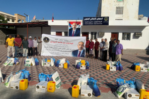 انتقالي العاصمة عدن يدشن عملية توزيع السلال الغذائية للأسر الأشد احتياجاً بالمديريات