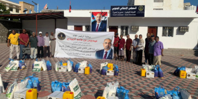 انتقالي العاصمة عدن يدشن عملية توزيع السلال الغذائية للأسر الأشد احتياجاً بالمديريات