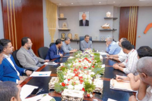 محافظ عدن يطلع على مستوى الخدمات بالمرافق الصحية