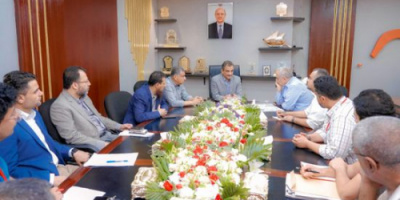 محافظ عدن يطلع على مستوى الخدمات بالمرافق الصحية