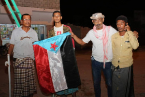 جماهيرية انتقالي غيل باوزير تزين شوارع المدينة باعلام الجنوب بمناسبة العيد السعيد 