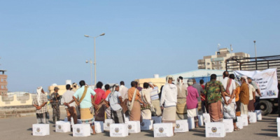 بدعم من قائد قوات حرس المنشآت.. توزيع سلل غذائية للمحتاجين في العاصمة عدن