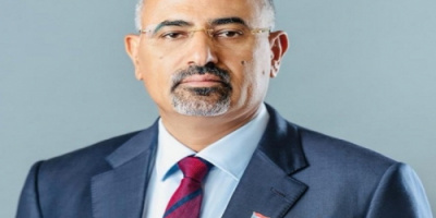 الرئيس الزُبيدي يُعزَّي في وفاة المناضل أحمد ناشر حسن