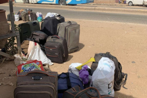 وزارة الخارجية: تسيير ٢٣ رحلة برية لنقل ١٢٠٠ مواطناً الى بورتسودان تمهيداً لاجلاءهم الى اليمن