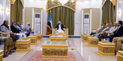 الرئيس الزُبيدي يستقبل عدداً من وجهاء محافظة أبين