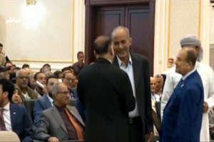 عاجل.. اللواء محمود الصبيحي يصل قاعة اللقاء التشاوري الجنوبي 