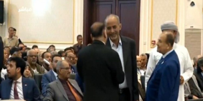 عاجل.. اللواء محمود الصبيحي يصل قاعة اللقاء التشاوري الجنوبي 