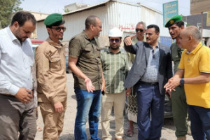 مدير عام المنصورة يدشن مشروع إعادة تأهيل شارع الدرين