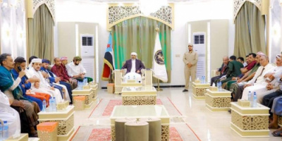 الرئيس القائد عيدروس الزُبيدي يستقبل وفد حضرموت المشارك في اللقاء التشاوري الجنوبي