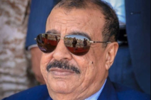 اللواء بن بريك يُعزَّي في وفاة العلامة الحبيب المنصب شيخ بن عبدالله الحبشي