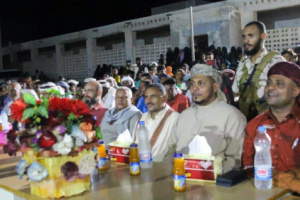 محافظ سقطرى .. يشارك مدرستي سيف بن ديزن وثانوية قلنسية بتكريم أوائل طلابهما للعام الدراسي 2022-2023م