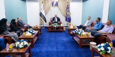 الرئيس الزُبيدي يلتقي اللجنة التحضيرية للمؤتمر الشعبي العام الجنوبي