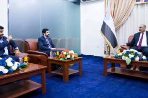 الرئيس الزُبيدي يلتقي محافظ صنعاء اللواء عبدالقوي شريف