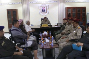  قائد المنطقة العسكرية الثانية يجتمع بأعضاء اللجنة الأمنية بالمكلا 