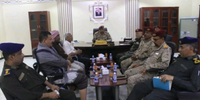  قائد المنطقة العسكرية الثانية يجتمع بأعضاء اللجنة الأمنية بالمكلا 