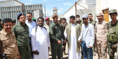عضو هيئة الرئاسة باكريت يزور مقر قوات الحزام الامني في العاصمة عدن
