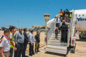 وصول الدفعة الثانية من العالقين بالسودان لمطار عدن
