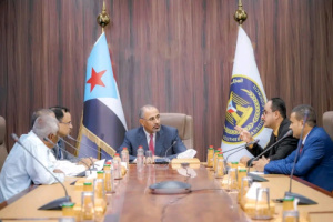 الرئيس الزُبيدي يطّلع على الدراسات الميدانية لإنشاء عدد من الحواجز المائية بالضالع