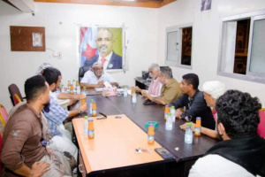رئيس هيئة إنتقالي غيل باوزير يلتقي بلجنة الزواج الجماعي السابع  بمدينة شحير
