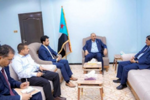 الرئيس الزُبيدي يطمئن على الواقع المعيشي بحضرموت ويثمن دور النخبة