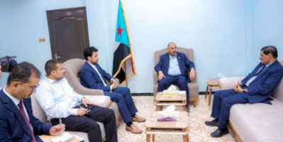 الرئيس الزُبيدي يطمئن على الواقع المعيشي بحضرموت ويثمن دور النخبة