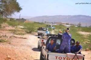 أمن أبين يتسلم متهم بالقتل من أسرته
