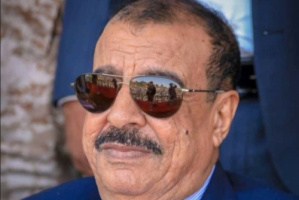 اللواء بن بريك يُعزّي عضو الجمعية الوطنية الدكتور محمد أبوبكر باعباد في وفاة عمته