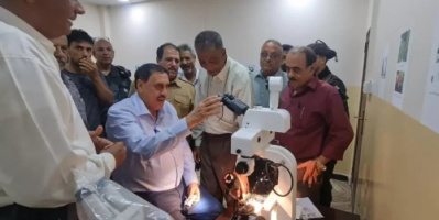 مدير أمن عدن يدعم مركز البحث الجنائي باجهزة نوعية في مجال الادلة الجنائية