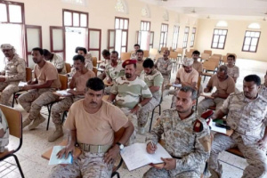 تدشين اختبارات طلاب الدورة التأهيلية الخامسة ''ضباط" بالمدرسة القتالية بالمكلا