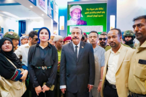اللواء بن بريك يقوم بجولة تفقدية في مديرية الشحر ويزور متحف المحضار وحصن عيّاش