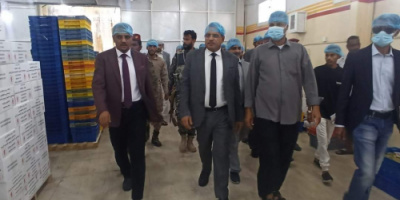 الوزير السقطري  يزور مصنع المكلا لتعليب الأسماك ويطلع على سير العملية الانتاجيه والفنية والإدارية فيه