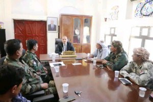 محافظ سقطرى يشيد بدور الأجهزة الأمنية في تطوير العمل الأمني